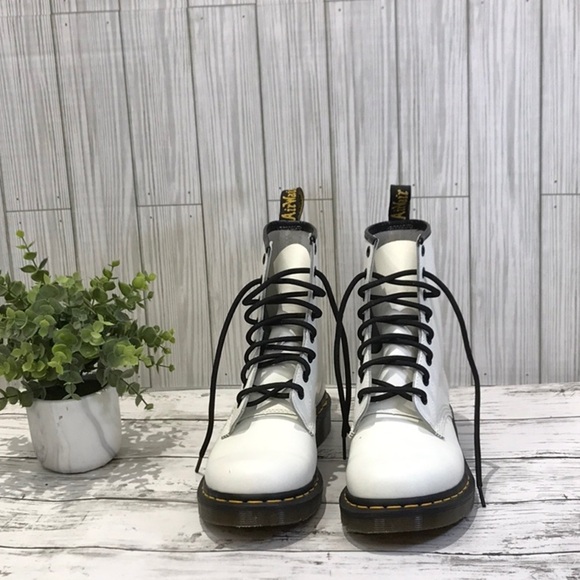 Dr. Martens 1460 White Leather Combat Boots Lace Up Size9
